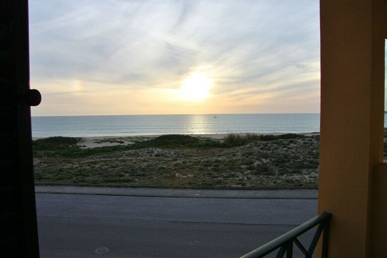 Hostal Supertubos Beach Hostel