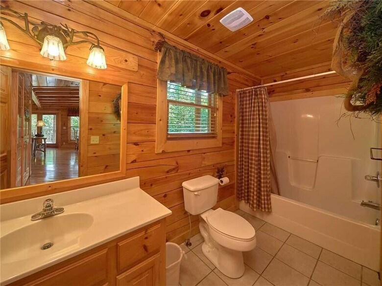 Close To Heaven - Two Bedroom Cabin