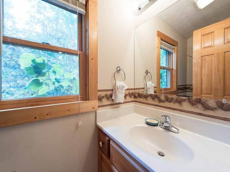 Cubs Cove - One Bedroom Cabin