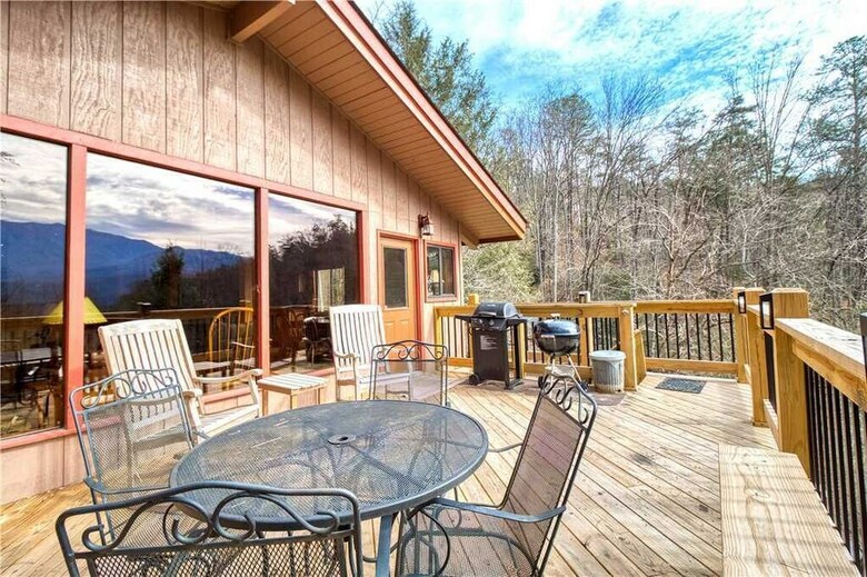 Eagles View 2 - Three Bedroom Cabin