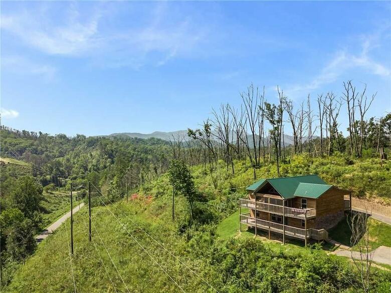 Emilys Hideaway - Four Bedroom Cabin