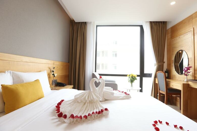 Sunny Ocean Hotel & Spa