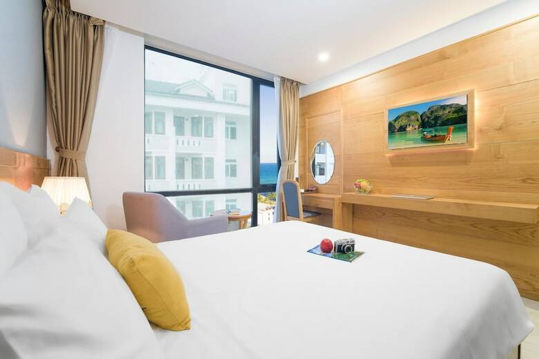 Sunny Ocean Hotel & Spa