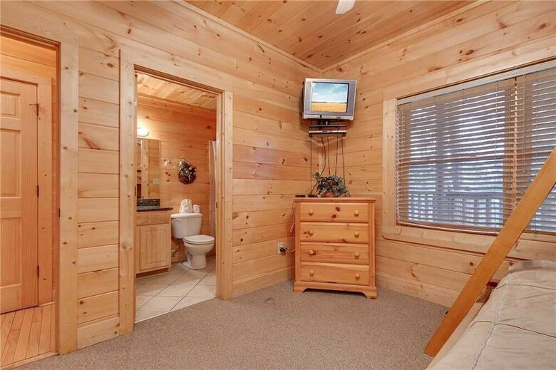 Destinys Lodge - Five Bedroom Cabin