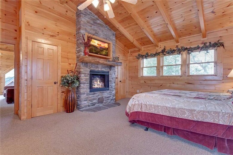 Destinys Lodge - Five Bedroom Cabin