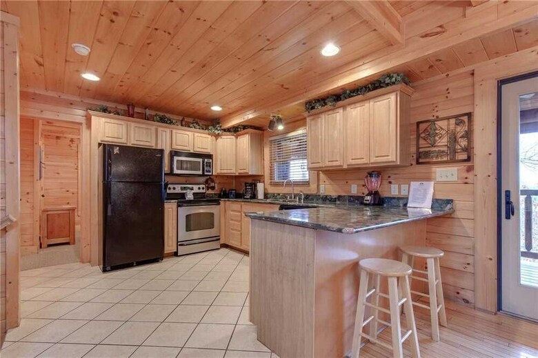 Destinys Lodge - Five Bedroom Cabin
