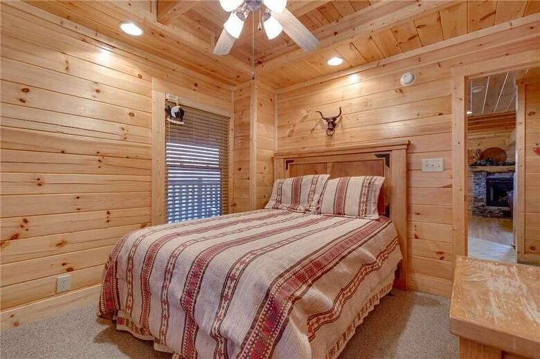 Destinys Lodge - Five Bedroom Cabin
