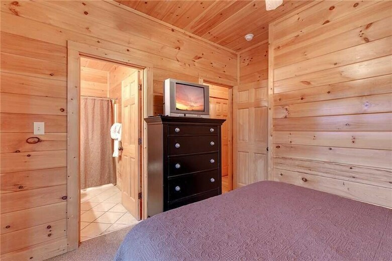 Destinys Lodge - Five Bedroom Cabin