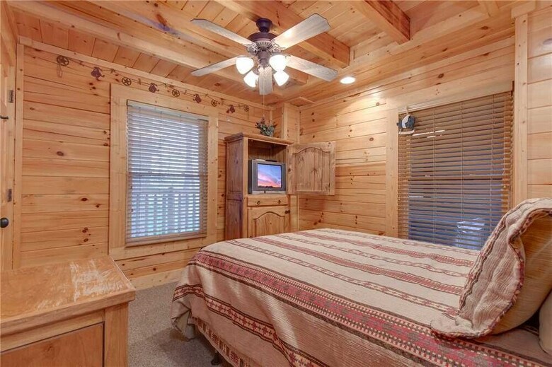 Destinys Lodge - Five Bedroom Cabin