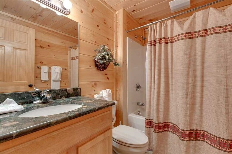 Destinys Lodge - Five Bedroom Cabin
