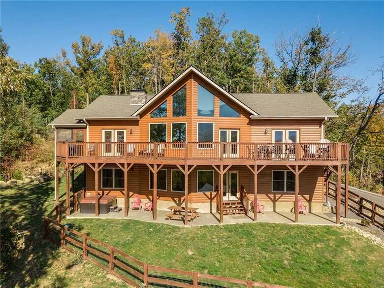Eagles View - Four Bedroom Cabin