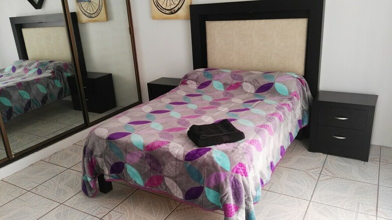 Lia Ajijic - Lakeside B&B