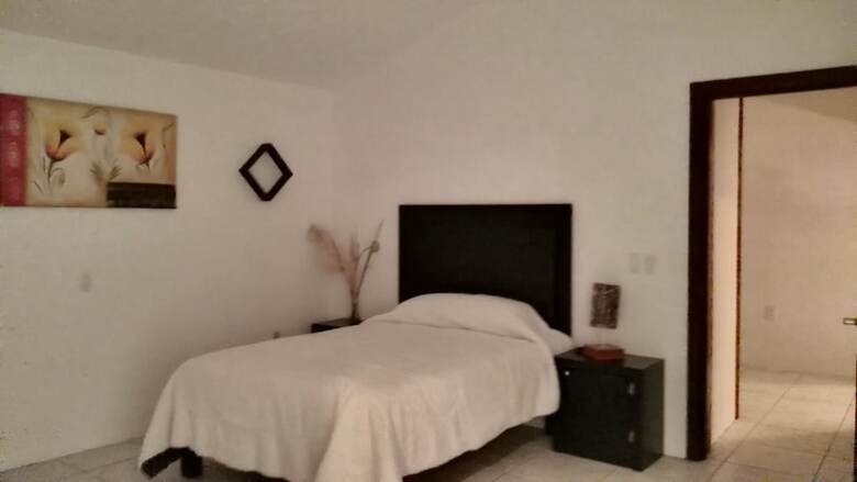 Lia Ajijic - Lakeside B&B