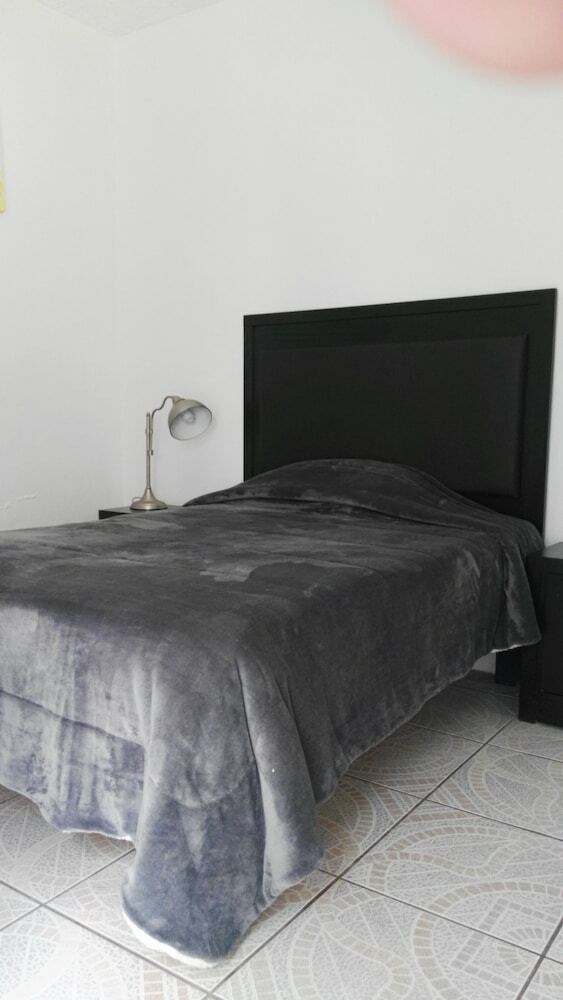 Lia Ajijic - Lakeside B&B