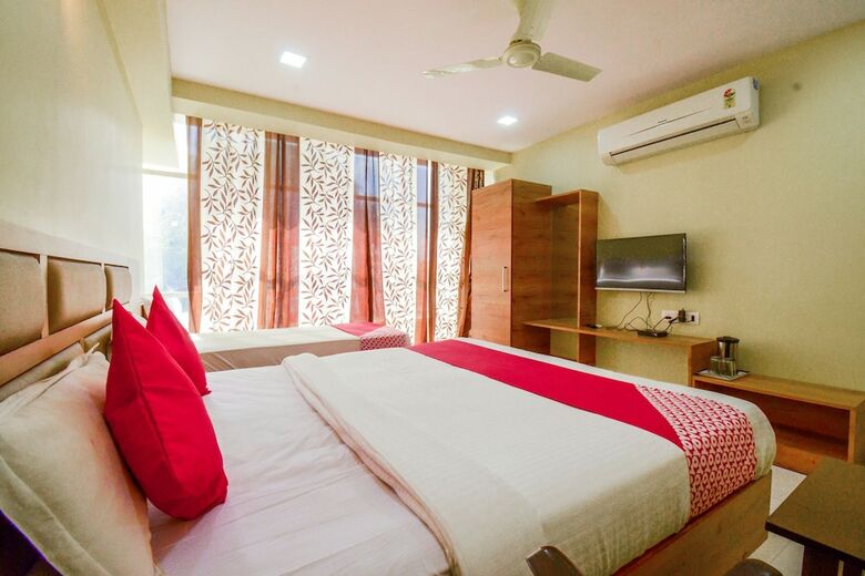 Hotel Oyo 22071 Shri Baba Excellency