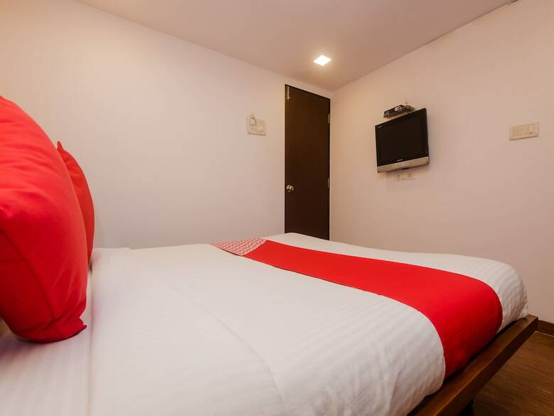 Oyo 13470 Hotel Symphony House