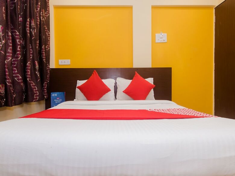 Oyo 13470 Hotel Symphony House