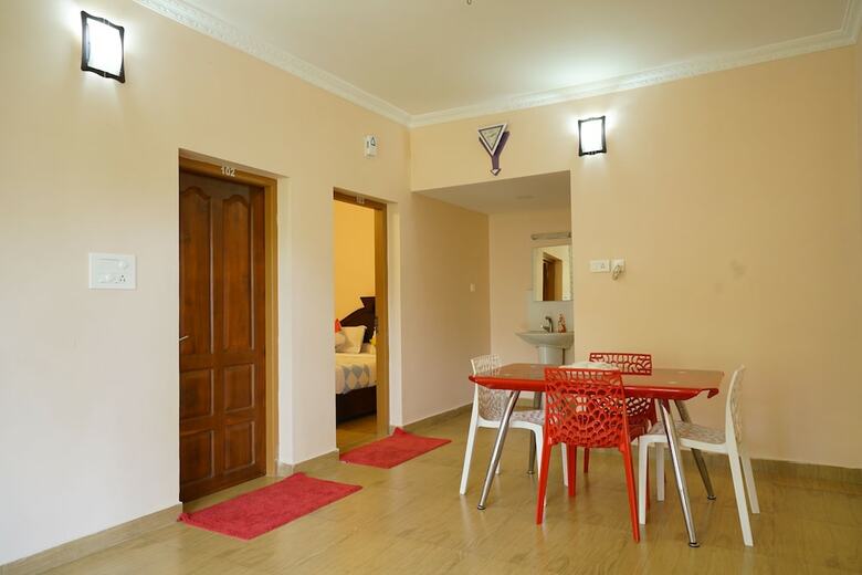 Hotel Oyo 23359 Home Elegant 2bhk Munnaar Bypass