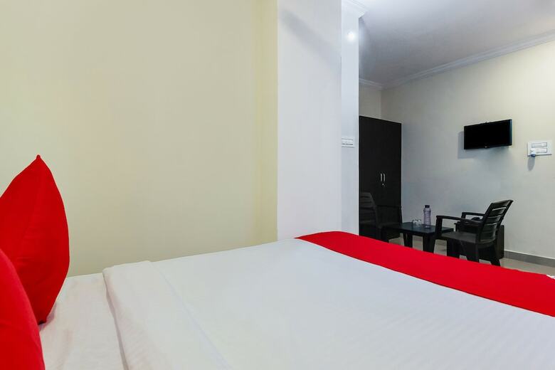 Hotel Oyo 24993 Royal Inn