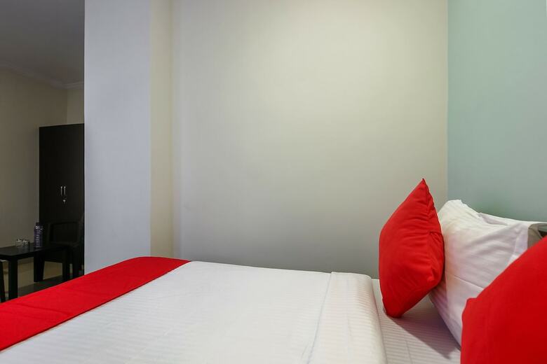 Hotel Oyo 24993 Royal Inn