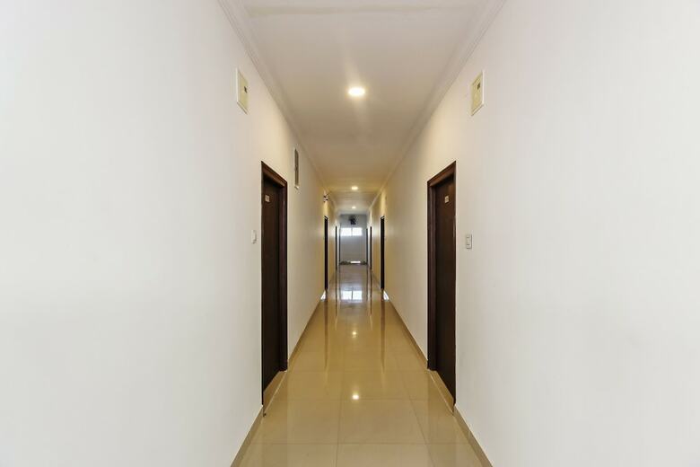 Hotel Oyo 24993 Royal Inn