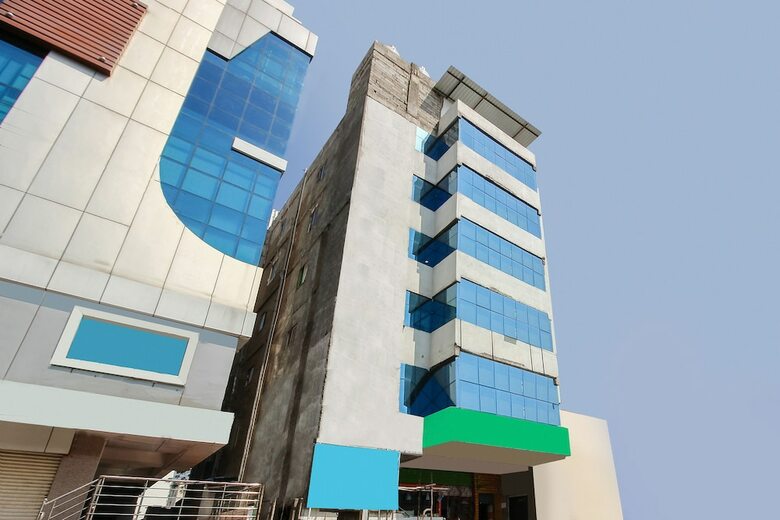 Hotel Oyo 24993 Royal Inn
