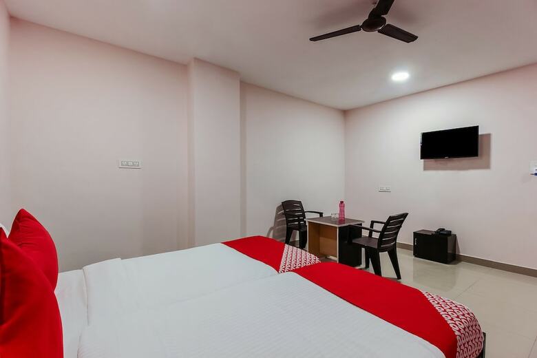 Hotel Oyo 24993 Royal Inn