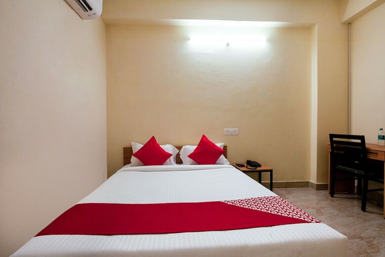 Hotel Oyo 24080 Flagship Deepansh Plaza