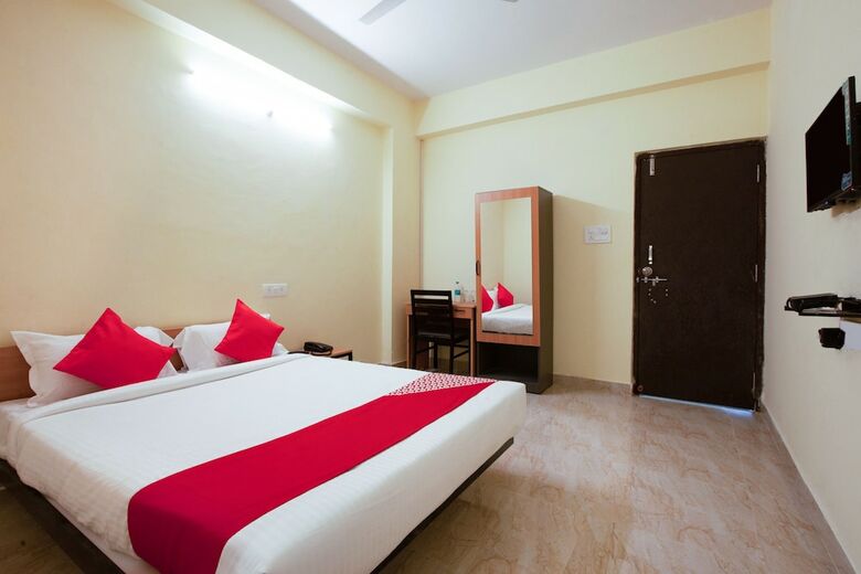 Hotel Oyo 24080 Flagship Deepansh Plaza