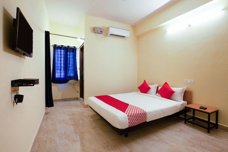 Hotel Oyo 24080 Flagship Deepansh Plaza