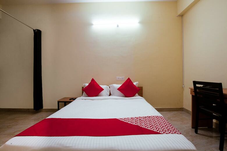 Hotel Oyo 24080 Flagship Deepansh Plaza