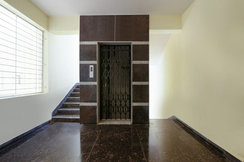 Hotel Oyo 24080 Flagship Deepansh Plaza