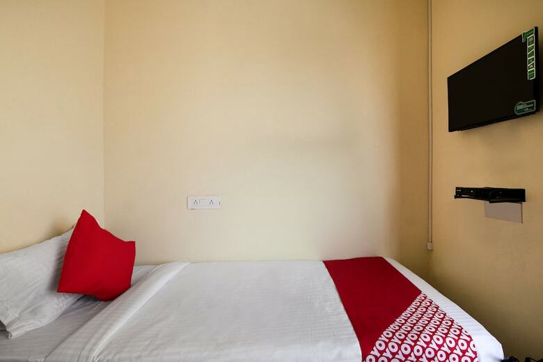 Hotel Oyo 24080 Flagship Deepansh Plaza