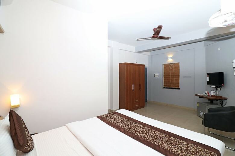 Hotel Oyo 22591 Srj Inn
