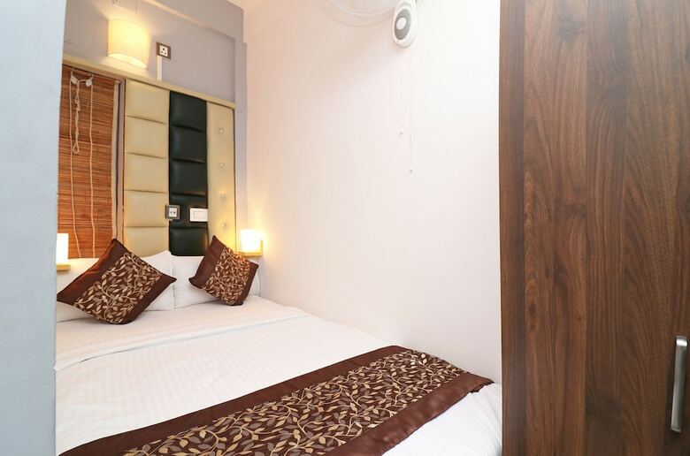 Hotel Oyo 22591 Srj Inn