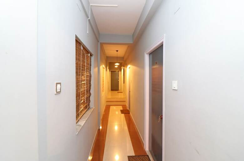 Hotel Oyo 22591 Srj Inn