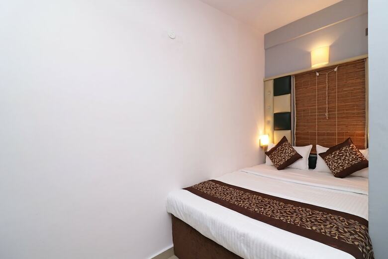 Hotel Oyo 22591 Srj Inn