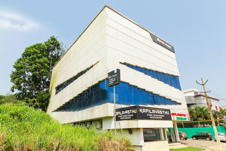 Oyo 26990 Hotel Ivory Grande