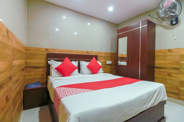 Oyo 26990 Hotel Ivory Grande