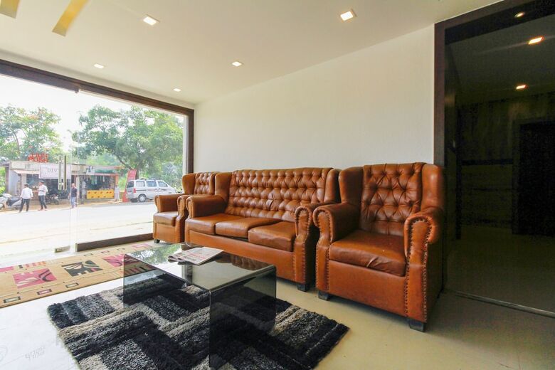 Oyo 26990 Hotel Ivory Grande