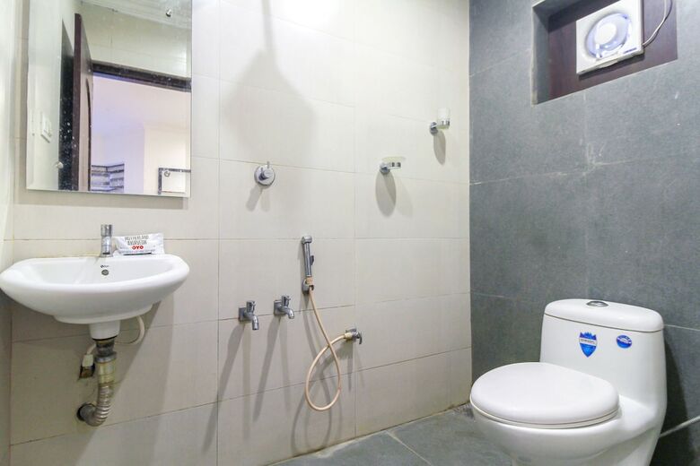 Oyo 26990 Hotel Ivory Grande