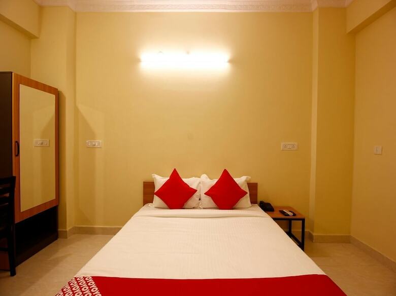Hotel Oyo 23080 Flagship Siva Builders