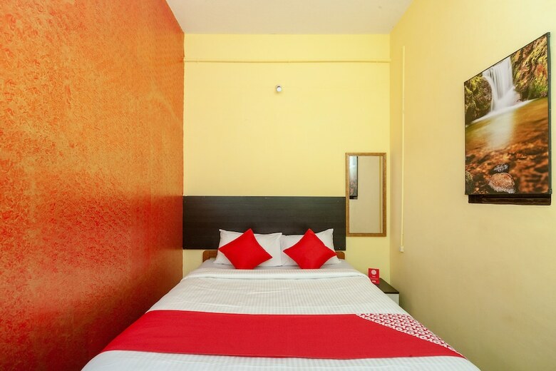 Hotel Oyo 24898 Senthur Murugan Residency