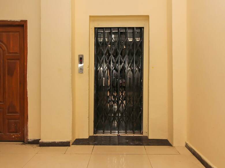 Hotel Oyo 7343 Al Shareef Palace