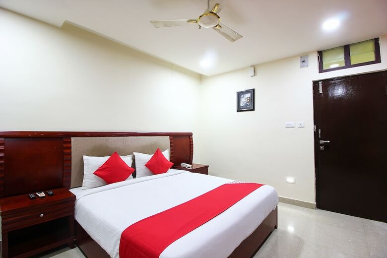Oyo 22737 Chandra Grand Hotel