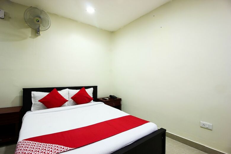 Oyo 22737 Chandra Grand Hotel