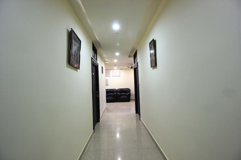Oyo 22737 Chandra Grand Hotel