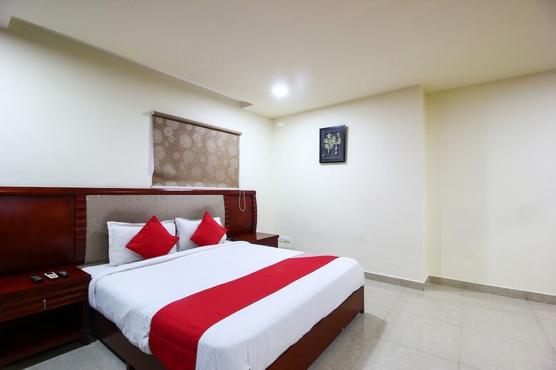 Oyo 22737 Chandra Grand Hotel