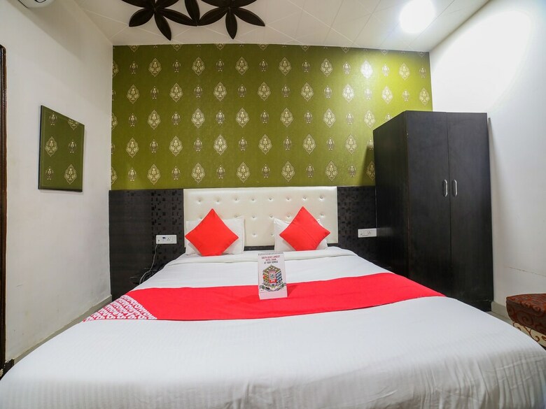 Apartamentos Oyo 23295 Hotel The Rajfort