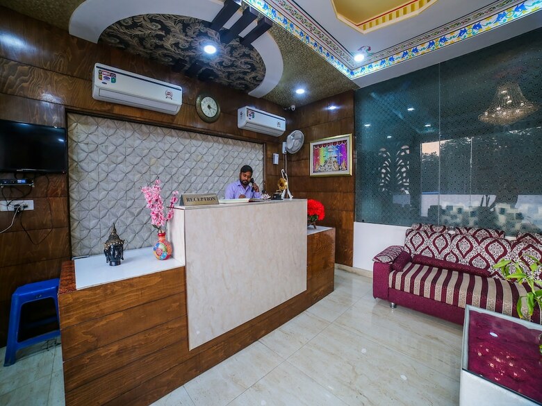Apartamentos Oyo 23295 Hotel The Rajfort